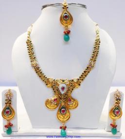 Indian-Gold-Kundan-Polki-Jewellery-Sets-Designs-11 
