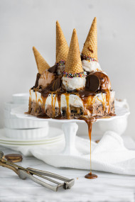 Peanut Butter Chocolate Ice Cream Cake 