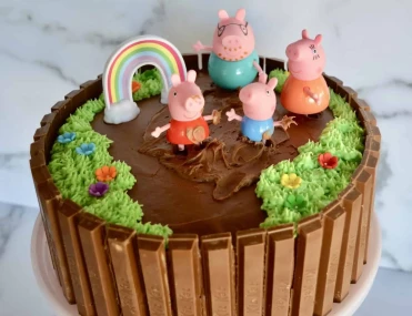 Peppa Pig Birthday Cake 